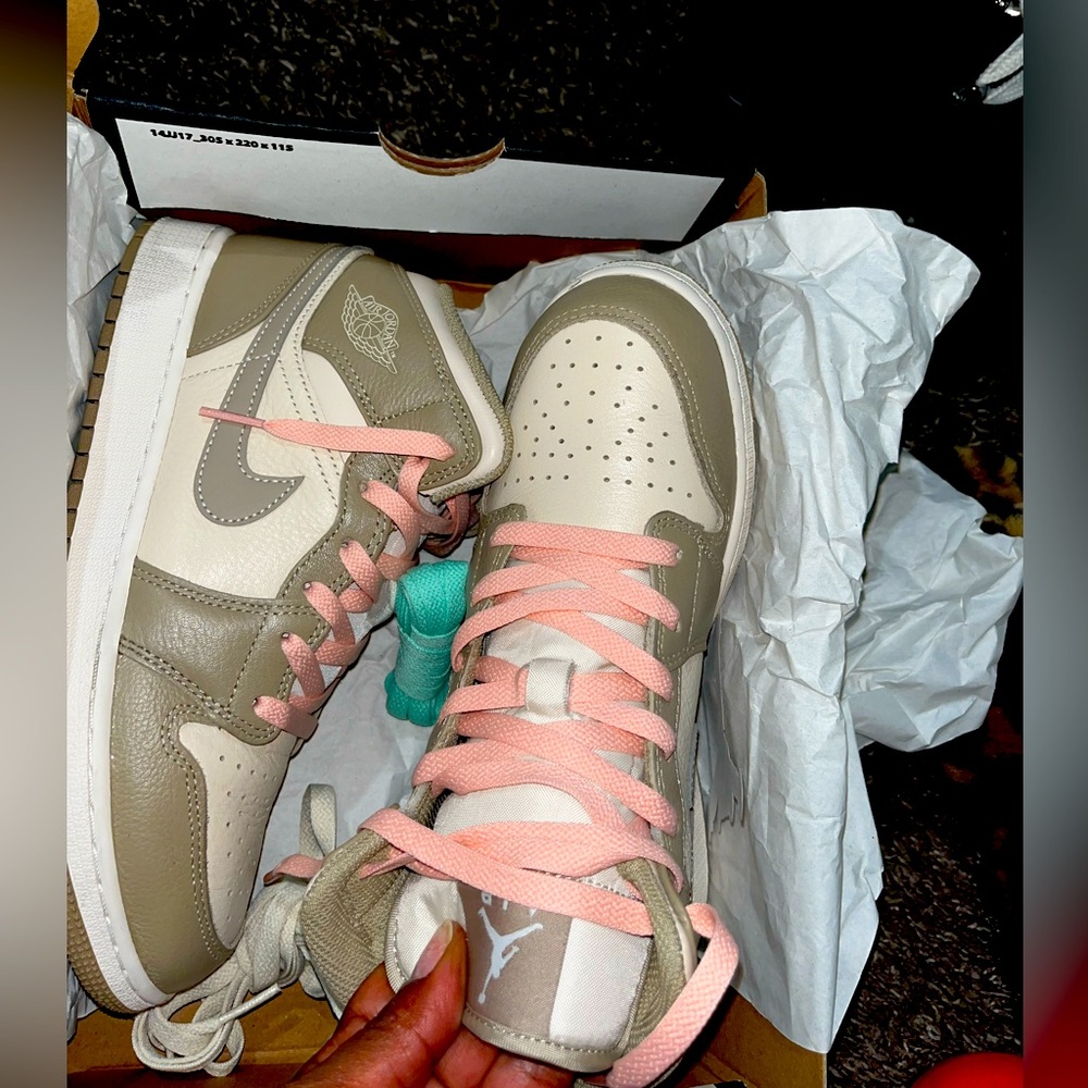 Air Jordan 1 Mid